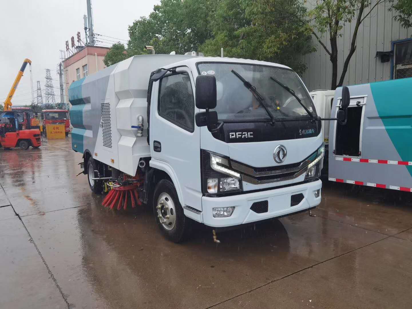 華通牌HCQ5075TXSEQ6型洗掃車 國六5.5立方小型道路清掃車